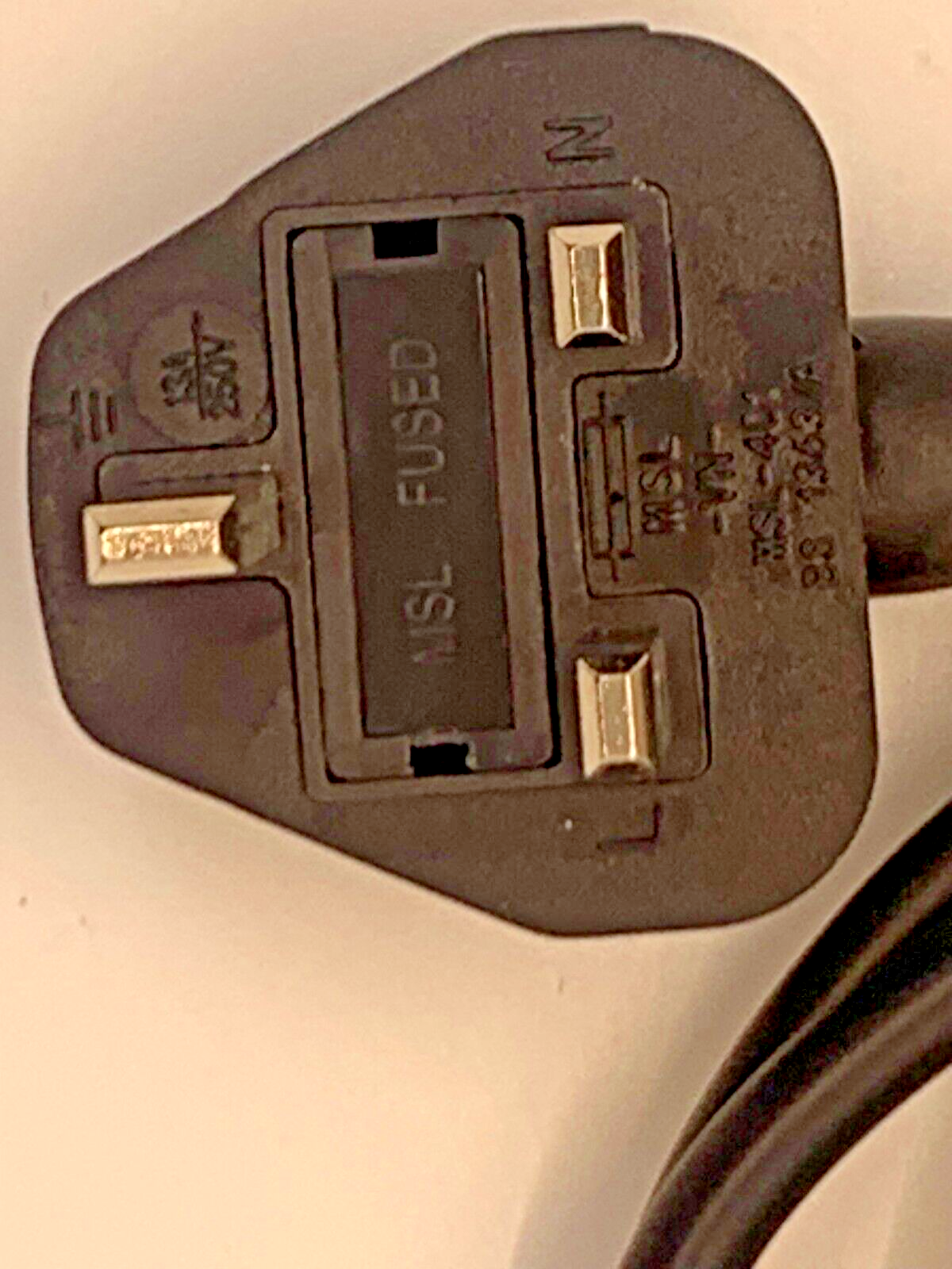 10W1-122206 UK TYPE G / BS-1363 TO C13 6FT COMPUTER CABLE WITH FUSE VDE APPROVED