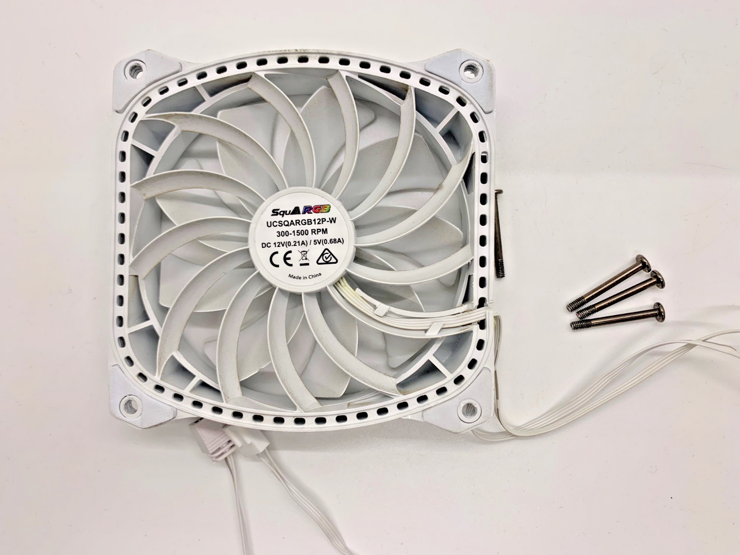 Enermax UCSQARGB12P-W SquA RGB Fan 120mm 1500RPM 23dB 68.27 white fan