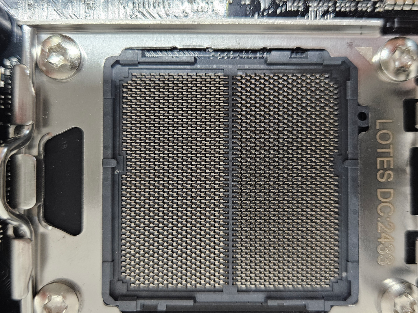 ASUS TUF GAMING B650-PLUS WIFI AMD B650 AM5 DDR5 PCIE 5.0 motherboard DAMAGED