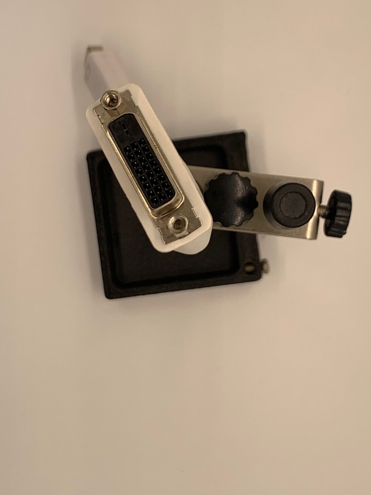 MINI DVI (MALE) TO DVI-D (FEMALE) ADAPTER CABLE 8 INCHES BEIGE