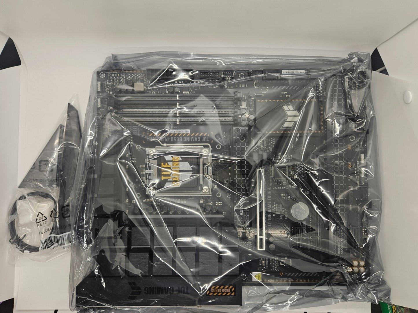 ASUS TUF GAMING B650-PLUS WIFI AMD B650 AM5 DDR5 PCIE 5.0 motherboard DAMAGED