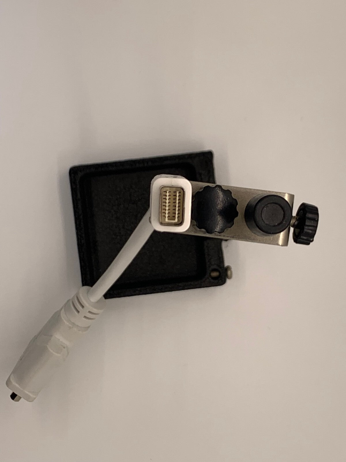 MINI DVI (MALE) TO DVI-D (FEMALE) ADAPTER CABLE 8 INCHES BEIGE