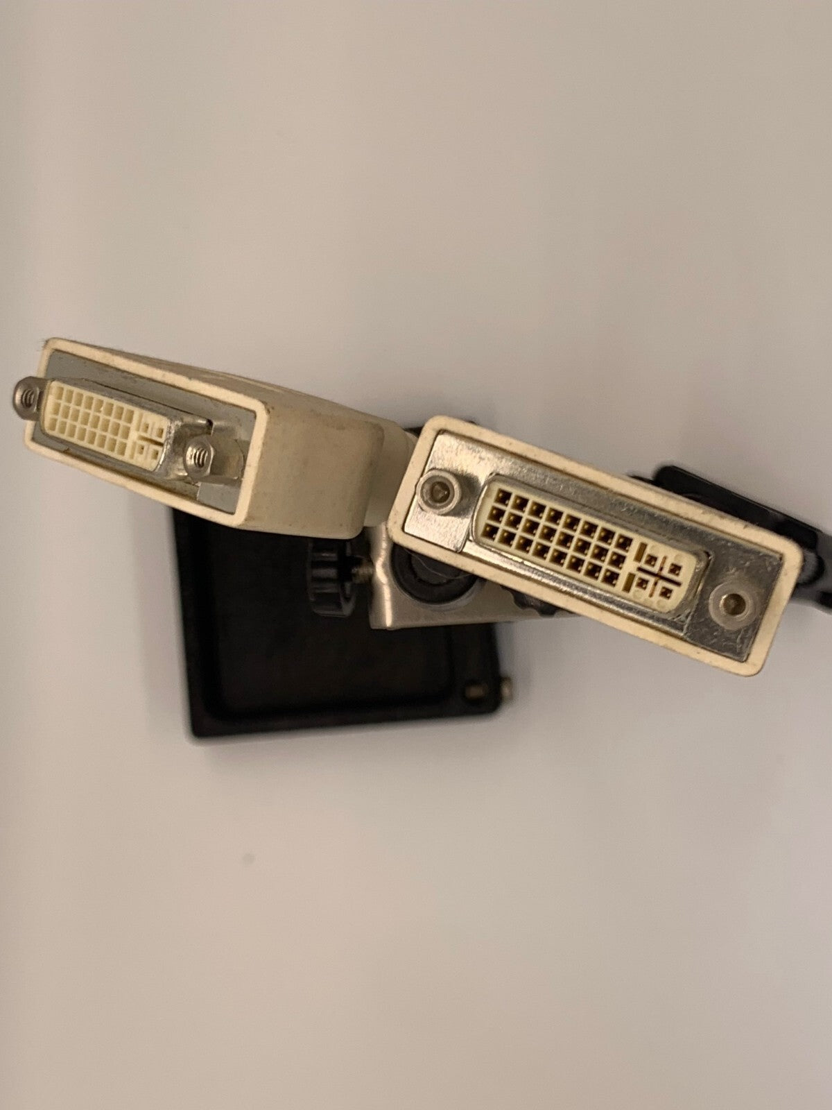 DELL H9361 0H9361 DMS-59 male to two Single-Link DVI female Adapter cable