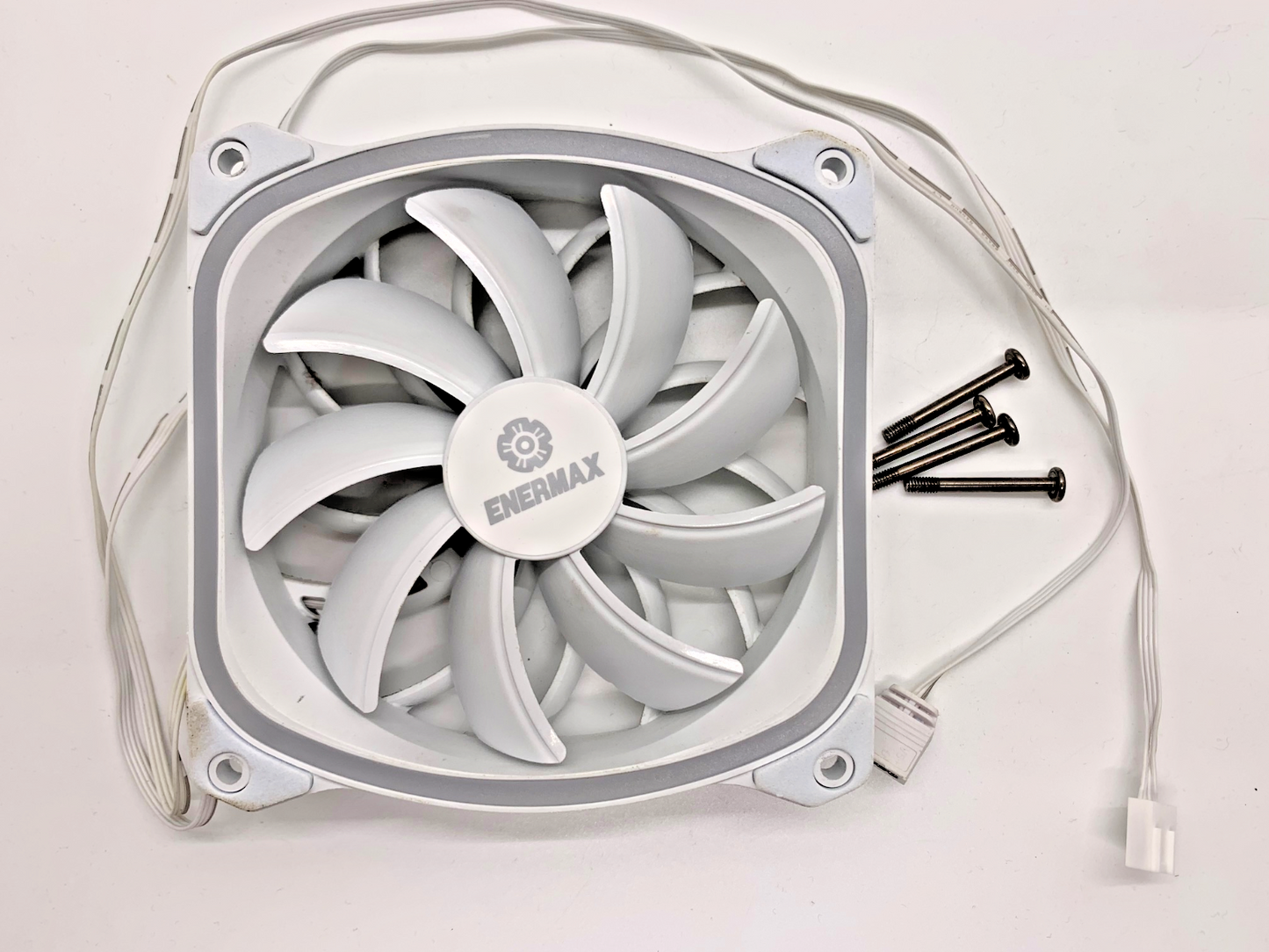 Enermax UCSQARGB12P-W SquA RGB Fan 120mm 1500RPM 23dB 68.27 white fan