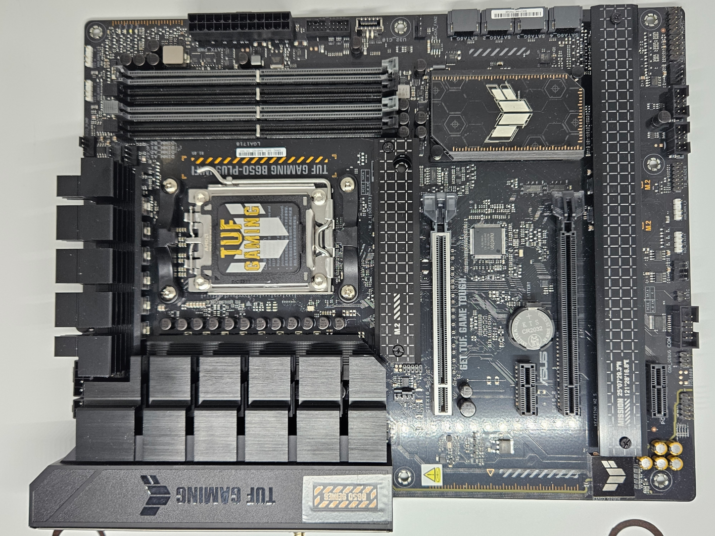 ASUS TUF GAMING B650-PLUS WIFI AMD B650 AM5 DDR5 PCIE 5.0 motherboard DAMAGED